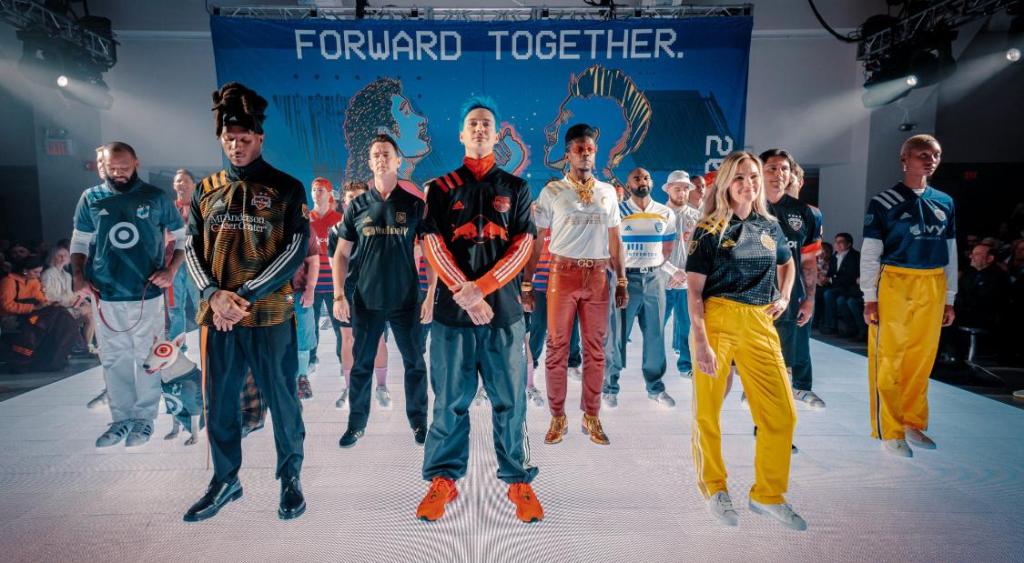 Präsentation der neuen Trikots 2020