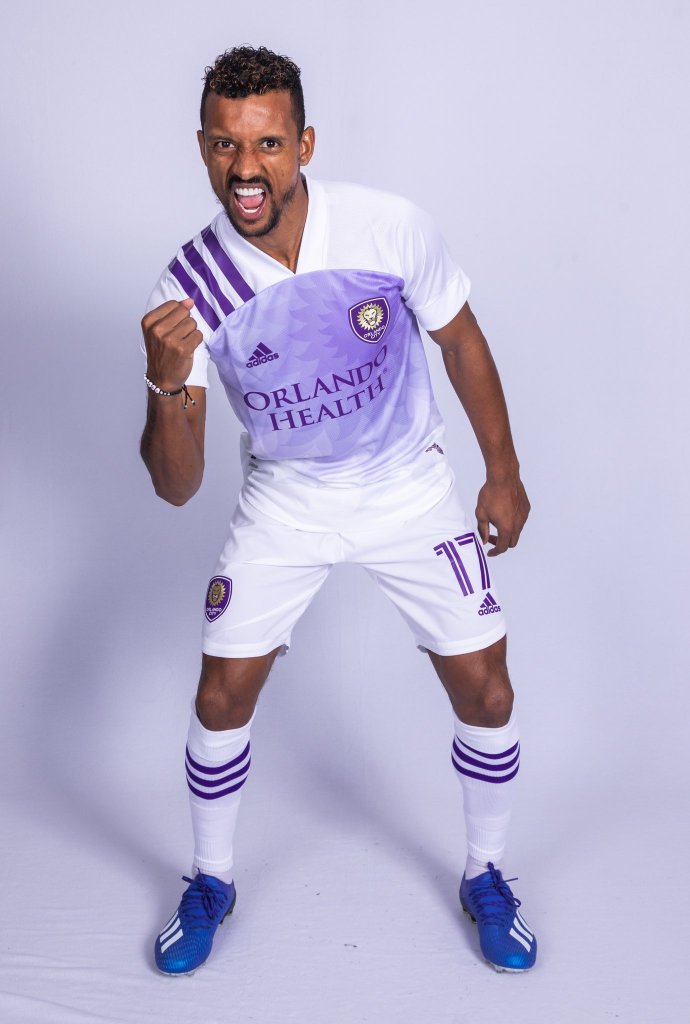Nani präsentiert das neue Trikot für den  Orlando City SC
